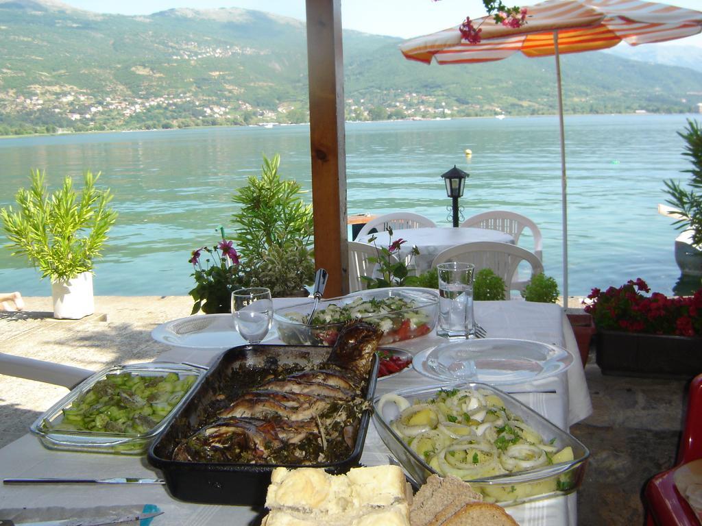 'By The Lake' Apartments Ohrid Ngoại thất bức ảnh